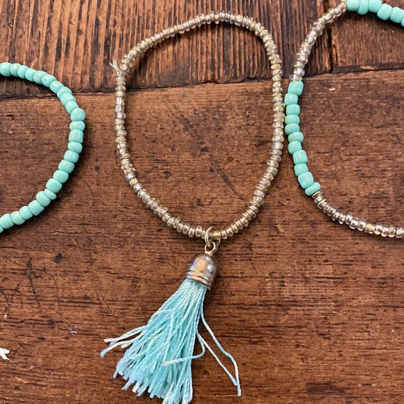 Pretty turquoise stretchy bracelet! - Picture 5 of 7